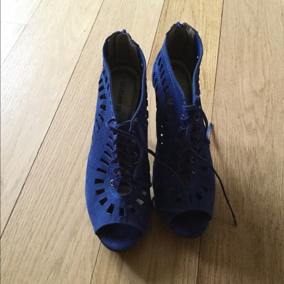 Blue laced Peto heels - Picture 3 of 3